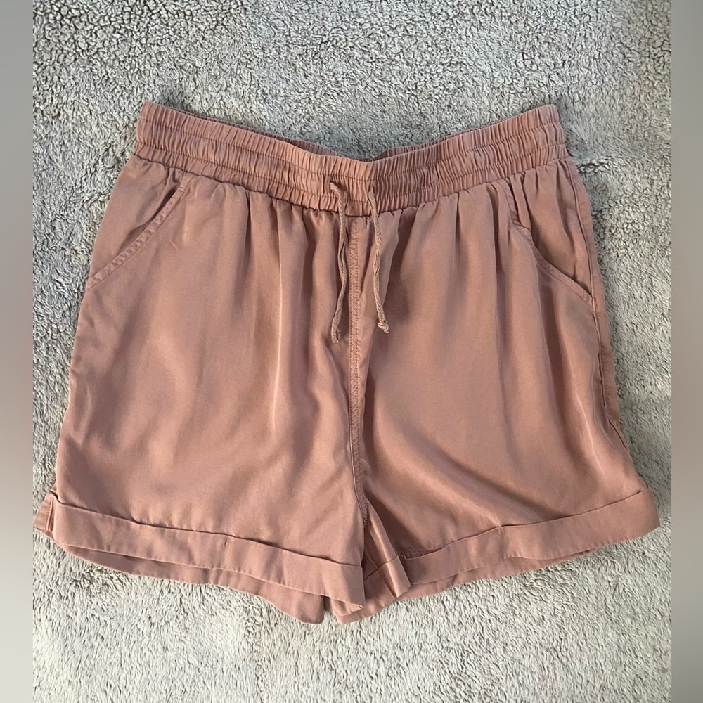 Universal Thread Women’s Dusty Rose Pull On Shorts Size Medium